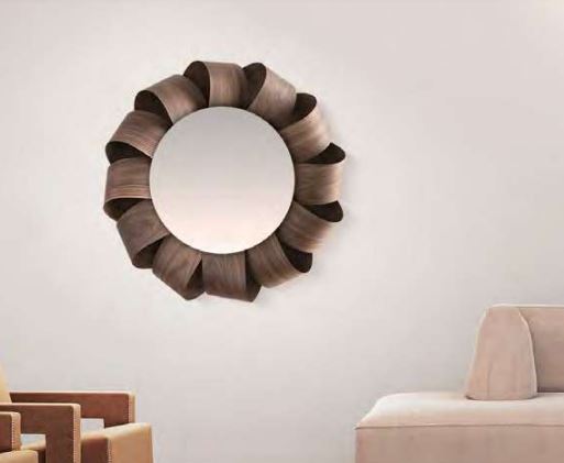 Зеркало Brisa XL в раме из орехового дерева от интернет-магазина IDODOM.RU