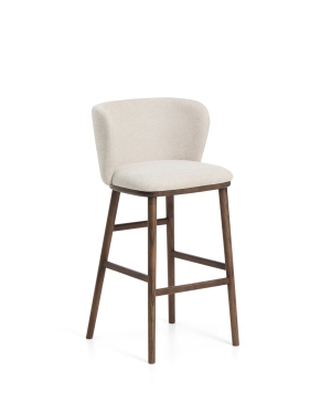 Барный стул Ciselia из бежевого шенилла с ножками из ясеня в отделке орех