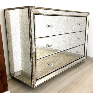 Зеркальный комод Хуго