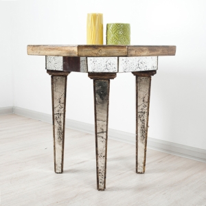 Столик Мэри