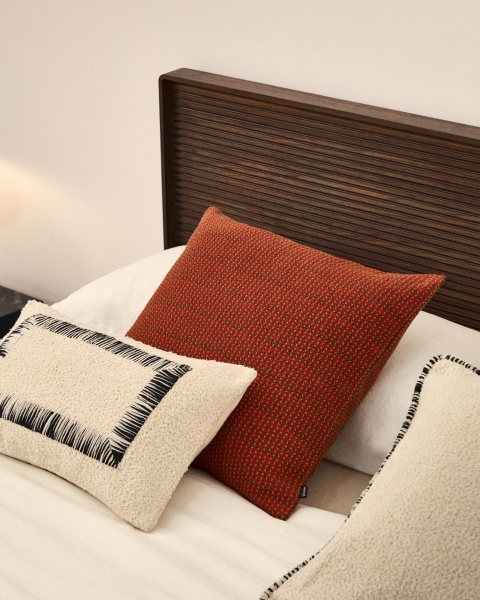 Чехол на подушку Nuval из ткани красного цвета 50 x 50 см от интернет-магазина IDODOM.RU