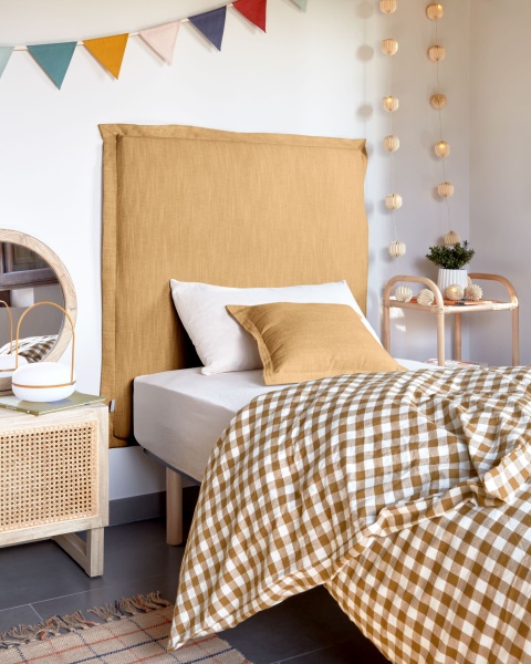 Изголовье из льняной ткани горчичного цвета Tanit со съемным чехлом 106 x 106 см от интернет-магазина IDODOM.RU