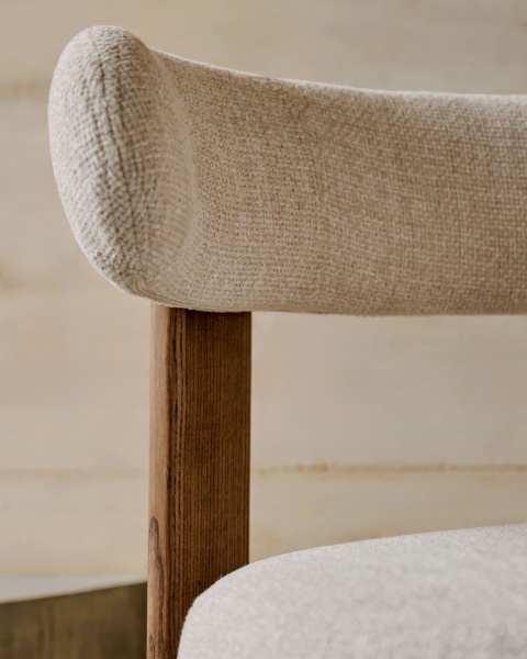 Granite Стул на 4 ножках из бежевого шенилла и массива ясеня в отделке орех от интернет-магазина IDODOM.RU