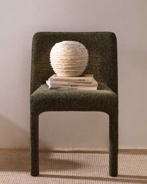 Ваза Evania из бежевой керамики 21 см от интернет-магазина IDODOM.RU