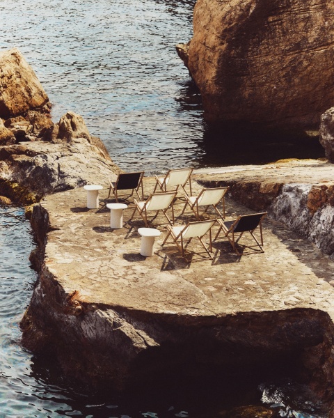 Складное кресло Vilara для улицы из акации и текстиля черного цвета от интернет-магазина IDODOM.RU