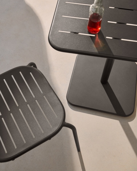 Уличный стол Brai из темно-серой оцинкованной стали 70 x 70 см от интернет-магазина IDODOM.RU