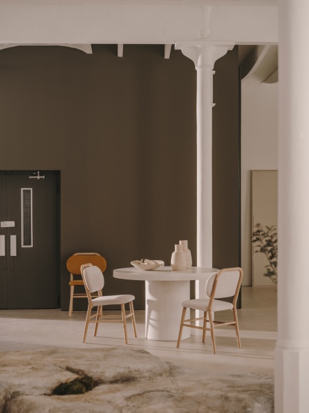 Aiguablava Круглый стол из белого цемента Ø 120 см от интернет-магазина IDODOM.RU