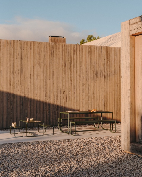 Sotil Детский набор из 2 скамеек и стола из оцинкованной стали от интернет-магазина IDODOM.RU