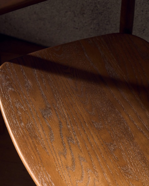 Стул Fondes из массива дуба с отделкой ореха FSC Mix Credit от интернет-магазина IDODOM.RU