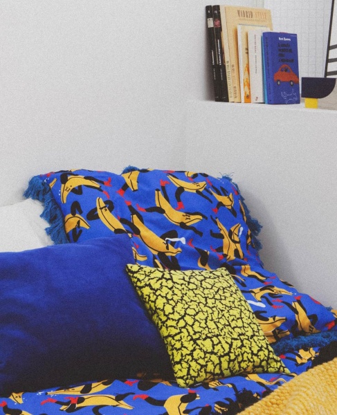 Подушка Flora & Fauna Banana Guys 66*66 от интернет-магазина IDODOM.RU