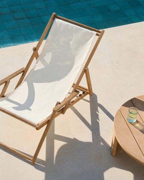 Cкладное кресло Vilara для улицы из акации и текстиля белого цвета от интернет-магазина IDODOM.RU