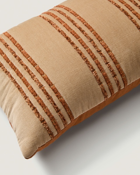 Чехол для подушки Amela бежевый из бархата с вышитой полосой 50 x 30 см от интернет-магазина IDODOM.RU