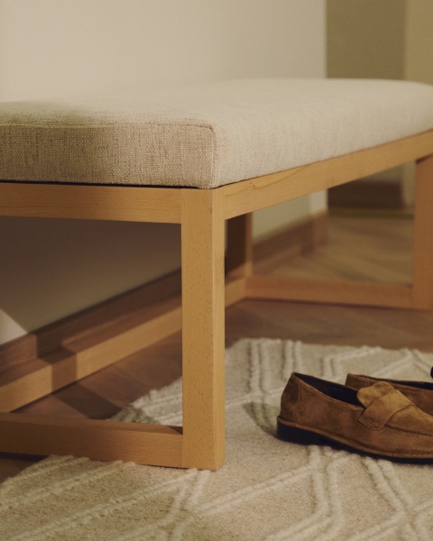 Банкетка Loya из бежевого шенилла и бука 128 см от интернет-магазина IDODOM.RU