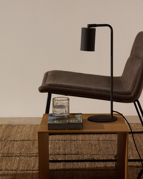 Настольная лампа Manie из металла с отделкой под черный чугун от интернет-магазина IDODOM.RU