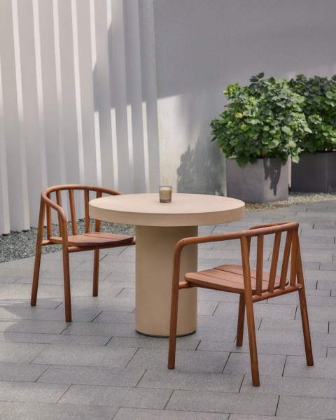 Aiguablava Круглый стол из бежевого цемента Ø90 см от интернет-магазина IDODOM.RU