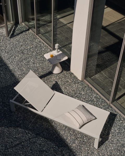 Canutells Алюминиевый шезлонг с белой отделкой от интернет-магазина IDODOM.RU