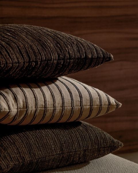 Чехол на подушку Anir из разноцветного шелка и хлопка 45 x 45 см от интернет-магазина IDODOM.RU