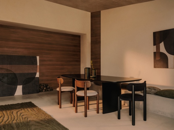 Стул Nebai из черной синели с каркасом из массива дуба и черной отделкой FSC MIX Credit от интернет-магазина IDODOM.RU