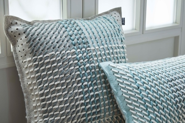 Подушка Canevas Geo Green 50x50 см от интернет-магазина IDODOM.RU