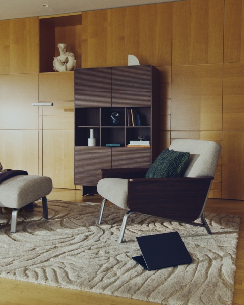 Кресло Amsen светло-коричневое из ореховой фанеры с ножками из стали от интернет-магазина IDODOM.RU