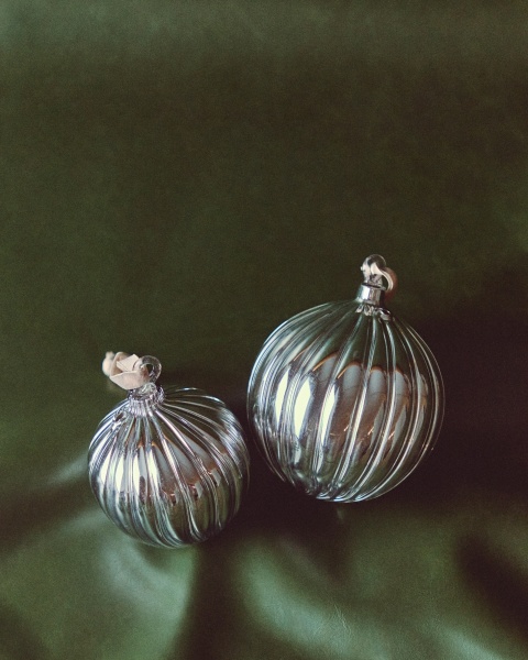 Набор из 3 шаров Oranel из переработанного серебристого стекла диаметром 8 см от интернет-магазина IDODOM.RU