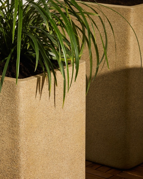 Набор из 2 высоких кашпо Minoa горчичного цвета из песчаника 44 x 44 см от интернет-магазина IDODOM.RU