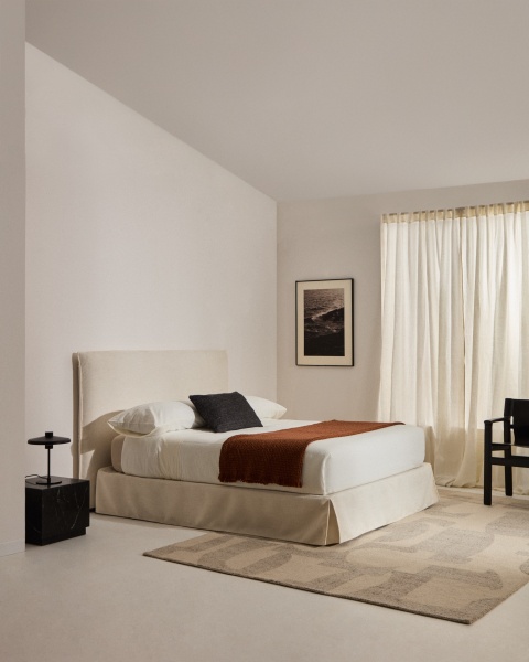 Кровать Jaira из белого шенилла со съемным чехлом для матраса 180x200 см от интернет-магазина IDODOM.RU