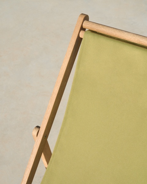 Складное кресло Vilara из акации для улицы салатового цвета от интернет-магазина IDODOM.RU