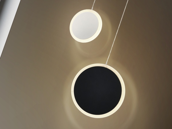 Подвесной светильник Duo черно-белый от интернет-магазина IDODOM.RU