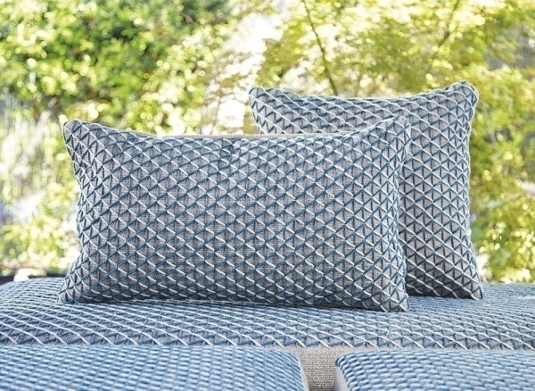 Подушка Raw Blue 70x40 от интернет-магазина IDODOM.RU