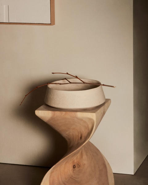 Приставной столик Hakon из массива альбиции от интернет-магазина IDODOM.RU