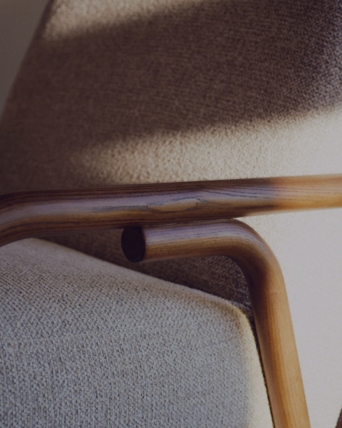 Кресло Sylo из бежевого шенилла и ясеня с отделкой цвета орех от интернет-магазина IDODOM.RU