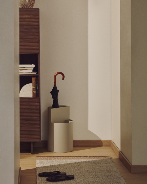 Atin Большая подставка для зонтов из бежевого металла от интернет-магазина IDODOM.RU