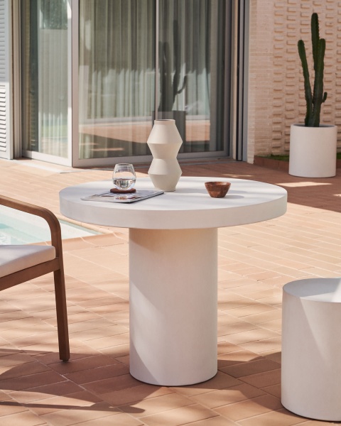 Aiguablava Круглый стол из белого цемента Ø 90 см от интернет-магазина IDODOM.RU