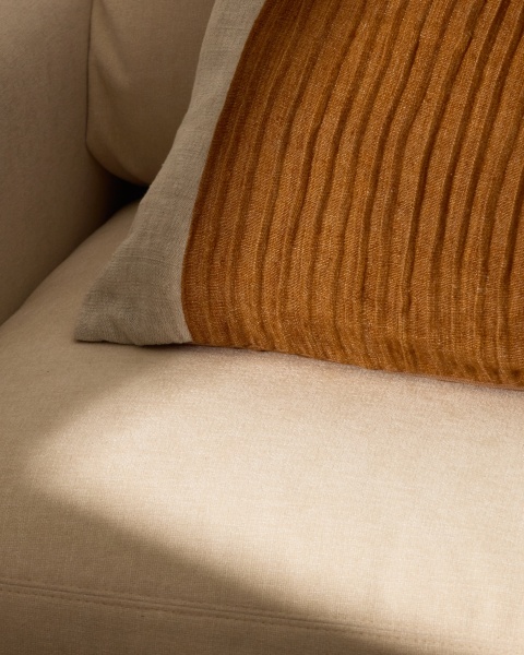 Чехол для подушки Zoren из льна горчичного цвета 50 x 50 см от интернет-магазина IDODOM.RU