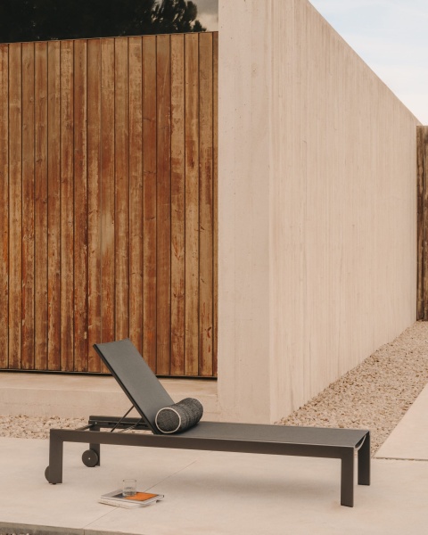 Canutells Алюминиевый шезлонг с черной отделкой от интернет-магазина IDODOM.RU