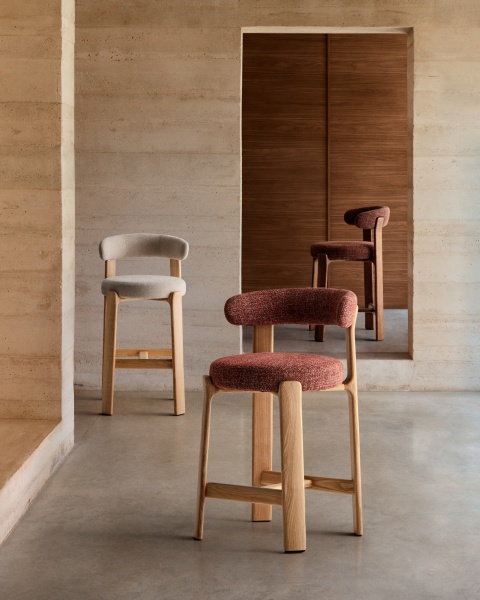 Полубарный стул Granite из зеленого шенилла и ясеня с отделкой орех 65 см от интернет-магазина IDODOM.RU