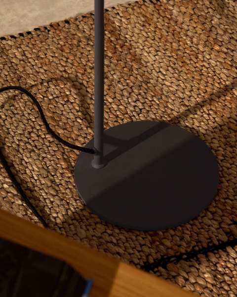 Напольный светильник Manie из металла с отделкой под черный чугун от интернет-магазина IDODOM.RU