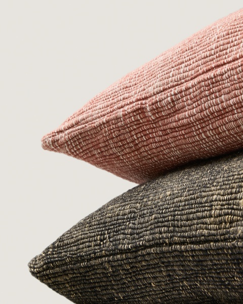 Чехол для подушки Machiel из вискозного жаккарда оранжевого-белого цвета 50 x 50 см от интернет-магазина IDODOM.RU