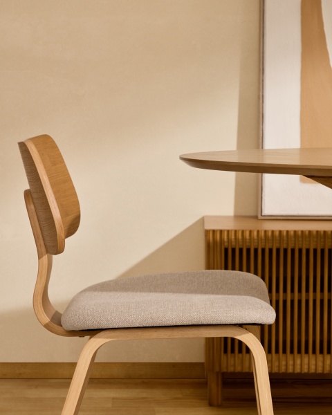 Стул Gena из бежевого шенилла с каркасом из шпона дуба и каучукового дерева от интернет-магазина IDODOM.RU