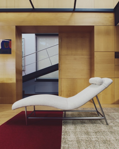 Кушетка Osla из бежевого шенилла с ножками из стали от интернет-магазина IDODOM.RU