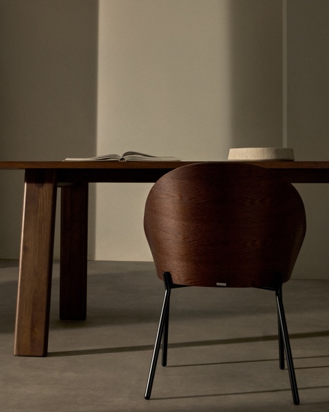 Стул Eamy из коричневой экокожи, ясеневого шпона с отделкой под орех и черного металла от интернет-магазина IDODOM.RU