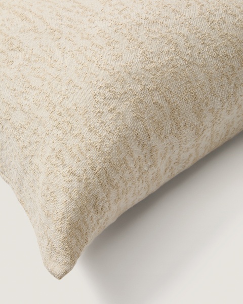 Чехол на подушку Melien из жаккарда натуральный  50 x 50 см от интернет-магазина IDODOM.RU