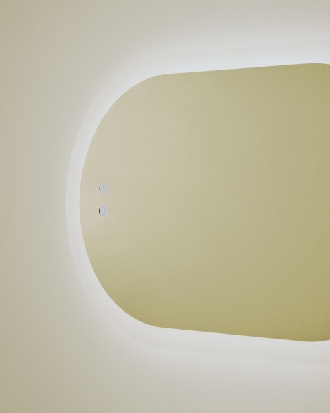 Овальное зеркало для ванной Mervi со LED подсветкой и защитой от запотевания 80 x 50 см от интернет-магазина IDODOM.RU