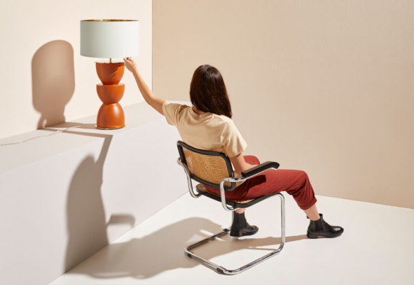 Настольная лама Metric никелированный металл, белый абажур 801011/41 от интернет-магазина IDODOM.RU