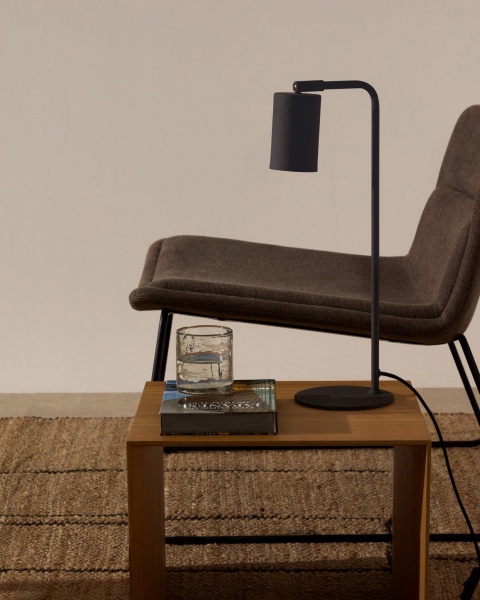 Настольная лампа Manie из металла с отделкой под черный чугун от интернет-магазина IDODOM.RU