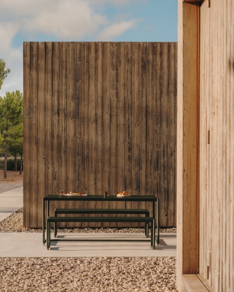 Sotil Набор из 2 скамеек и стола из оцинкованной стали от интернет-магазина IDODOM.RU