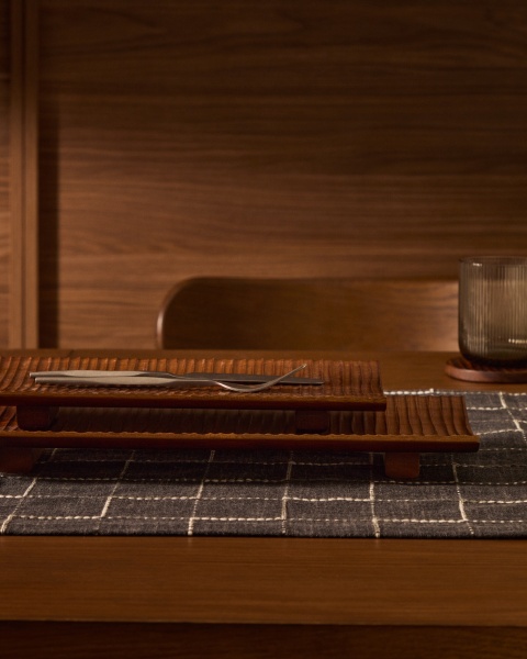 Маленькая сервировочная доска Rommu из акации от интернет-магазина IDODOM.RU