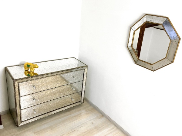 Зеркальный комод Хуго от интернет-магазина IDODOM.RU