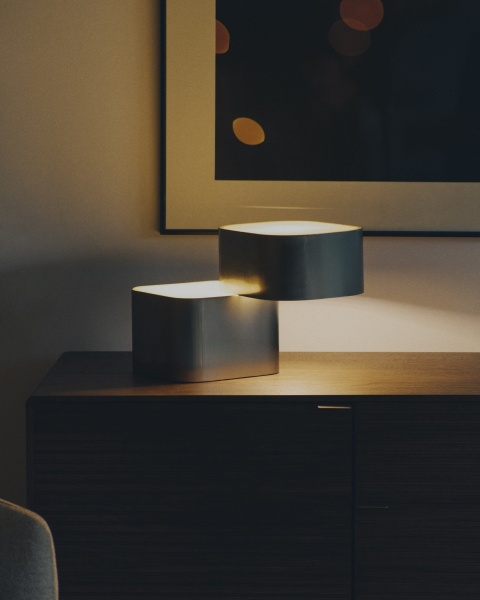 Настольная лампа Tanden из серого металла с матовой отделкой от интернет-магазина IDODOM.RU